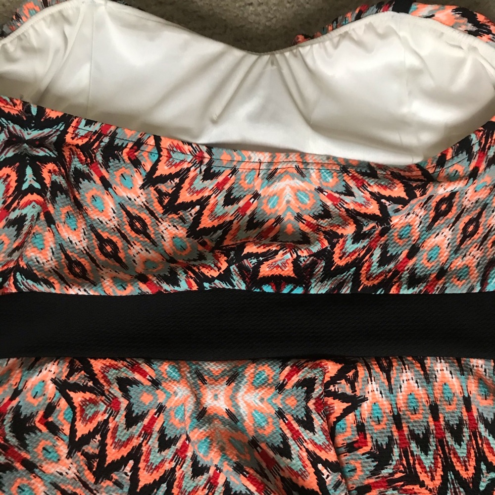 Bright Patterned Strapless Dress - image 4